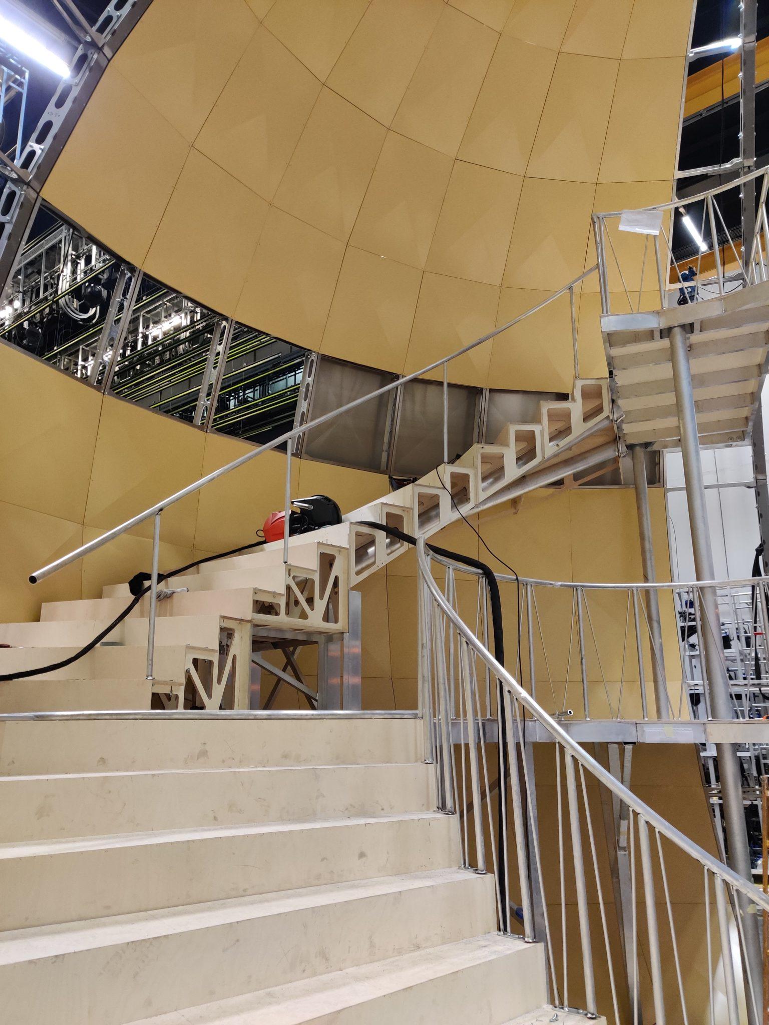 Den Glade Enke set structure and staircase during assembly.