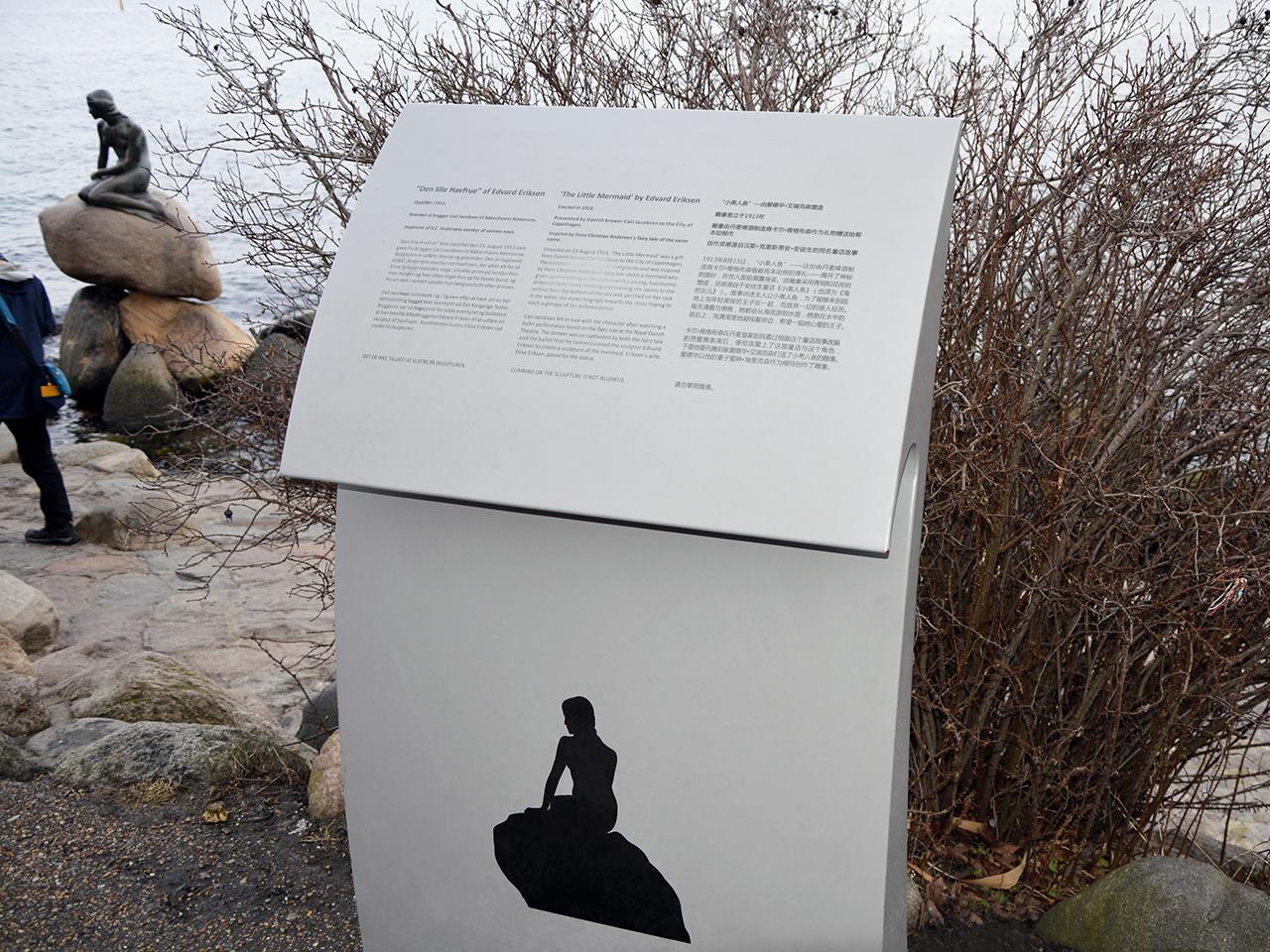 Information sign beside the Little Mermaid.